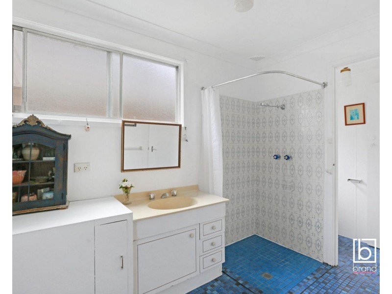 212 Wallarah Road, Gorokan NSW 2263