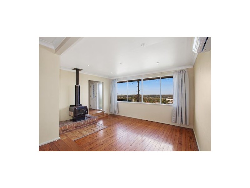 17 Arthur Drive, Wyong NSW 2259