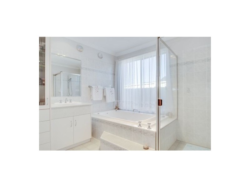 2 Chestnut Grove, Woongarrah NSW 2259