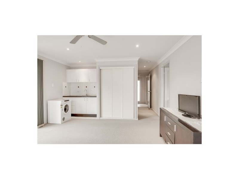 2/2-4 Lake Street, Budgewoi NSW 2262