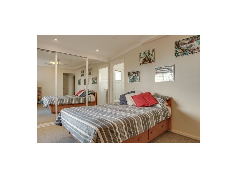 28 Lloyd Avenue, Chain Valley Bay NSW 2259