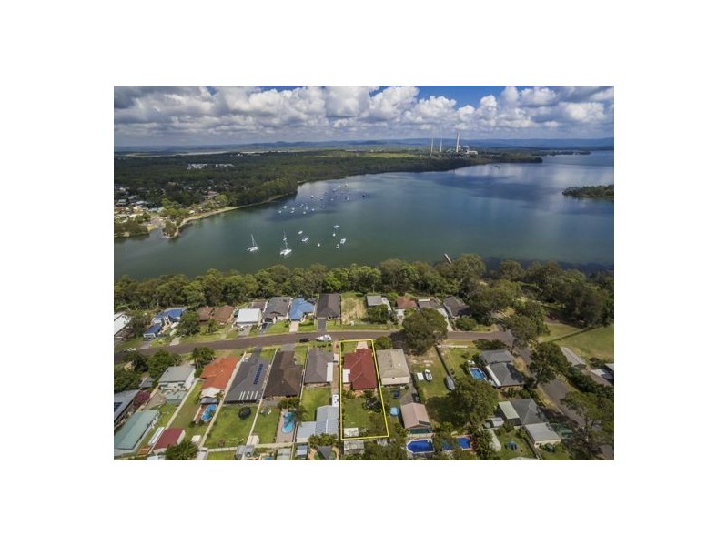 35 Teragalin Drive, Chain Valley Bay NSW 2259