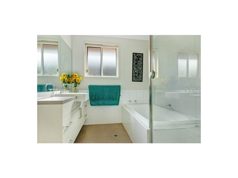 10 Florin Place, Wadalba NSW 2259