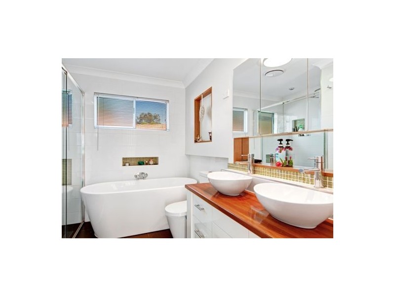 180 Tuggerawong Road, Wyongah NSW 2259