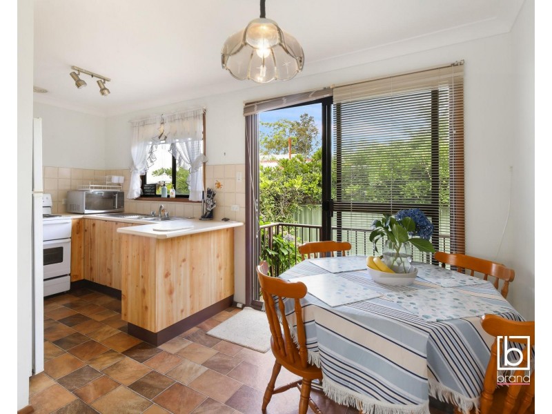 1 Cadonia Road, Tuggerawong NSW 2259