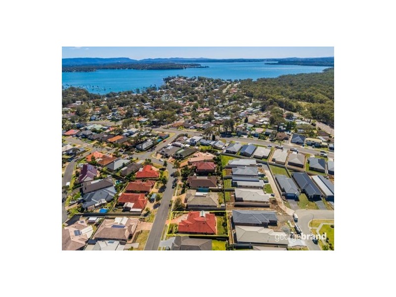21 Tradewinds Avenue, Summerland Point NSW 2259