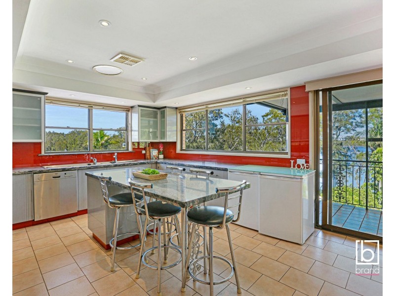24 Diamond Head Drive, Budgewoi NSW 2262
