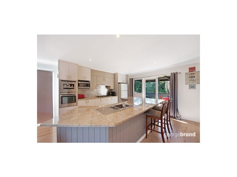 15 Althea Place, Point Clare NSW 2250