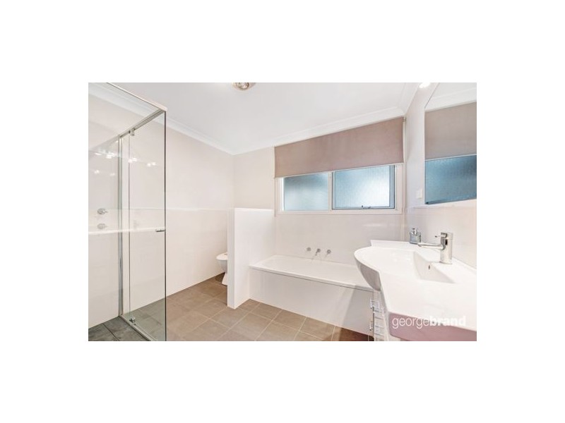 15 Althea Place, Point Clare NSW 2250