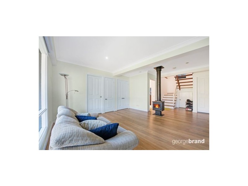 15 Althea Place, Point Clare NSW 2250