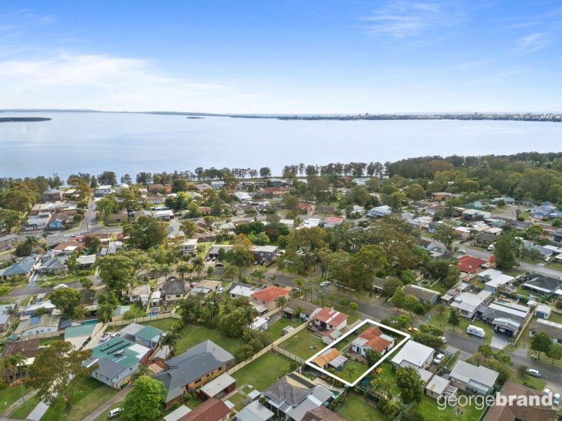 18 Laguna Parade, Berkeley Vale NSW 2261