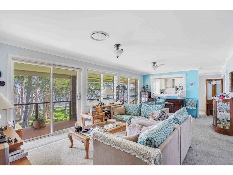 122 Diamond Head Drive, Budgewoi NSW 2262