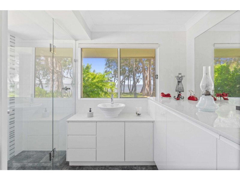 122 Diamond Head Drive, Budgewoi NSW 2262