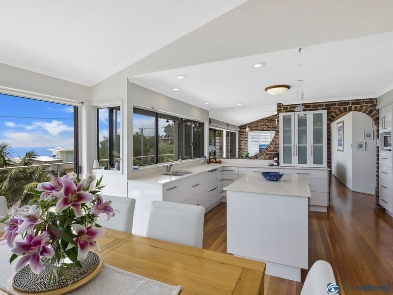 4 Pacific View Street, Forresters Beach NSW 2260