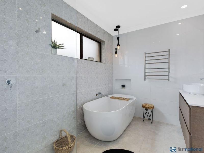 4 Pacific View Street, Forresters Beach NSW 2260
