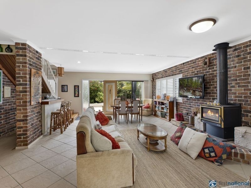 4 Pacific View Street, Forresters Beach NSW 2260