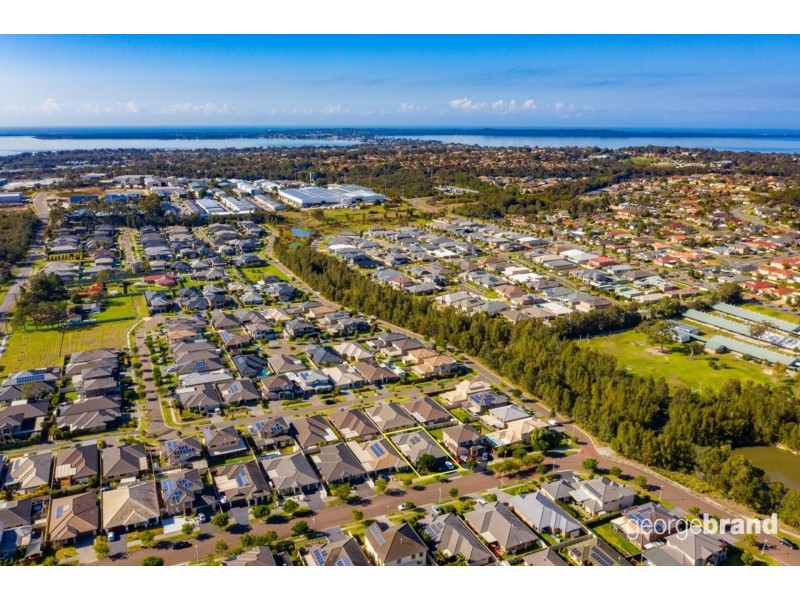 55 Waterside Drive, Woongarrah NSW 2259