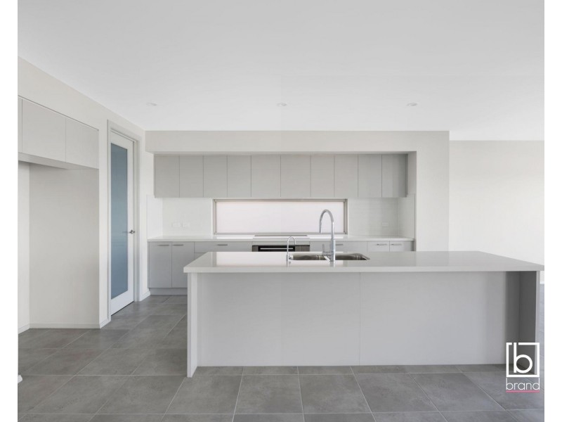 10 North Scenic Road, Forresters Beach NSW 2260