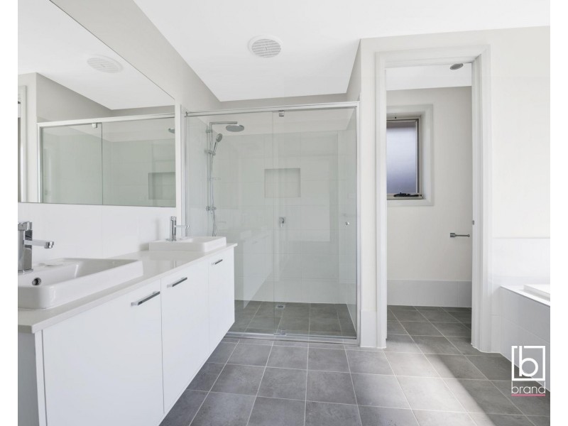 10 North Scenic Road, Forresters Beach NSW 2260