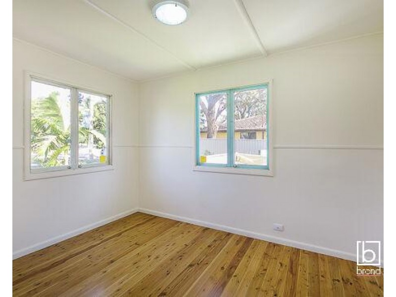 4 Spencer Road, Mannering Park NSW 2259