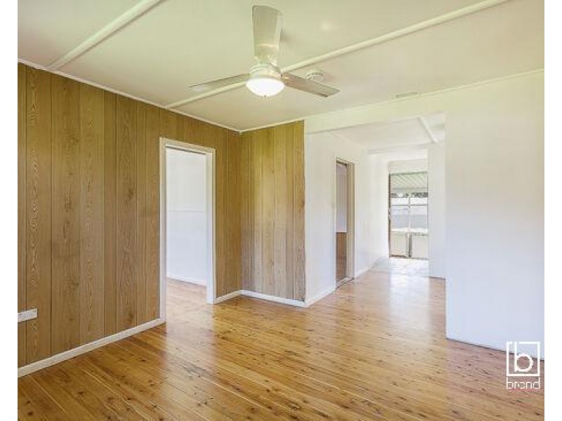 4 Spencer Road, Mannering Park NSW 2259