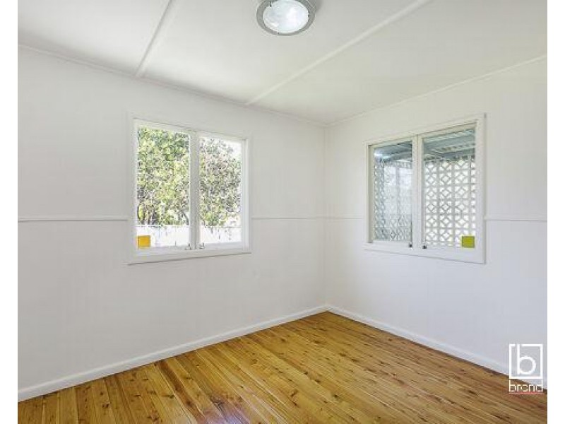 4 Spencer Road, Mannering Park NSW 2259