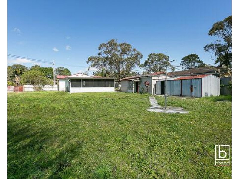 4 Spencer Road, Mannering Park NSW 2259