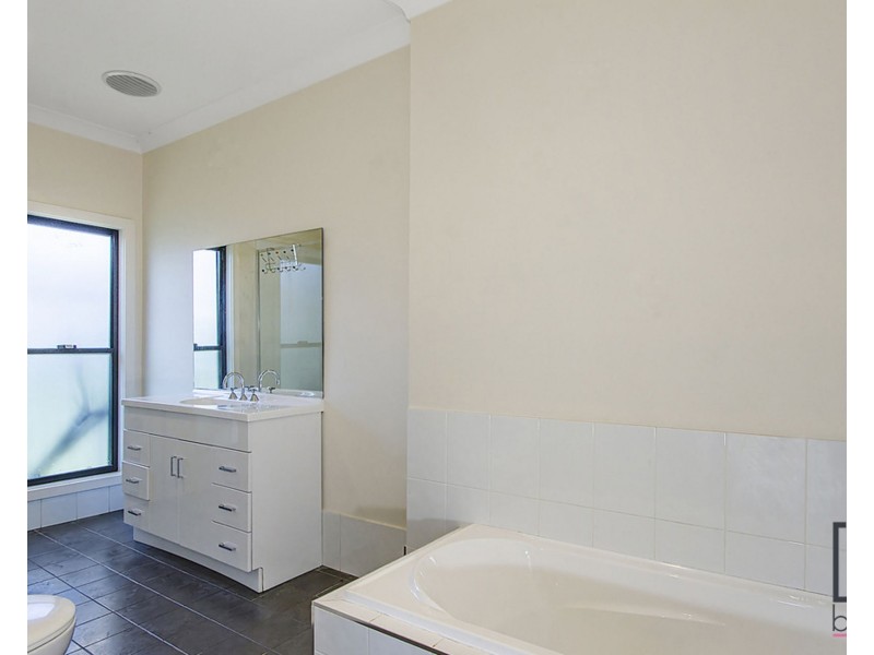 4 Hammond Road, Toukley NSW 2263