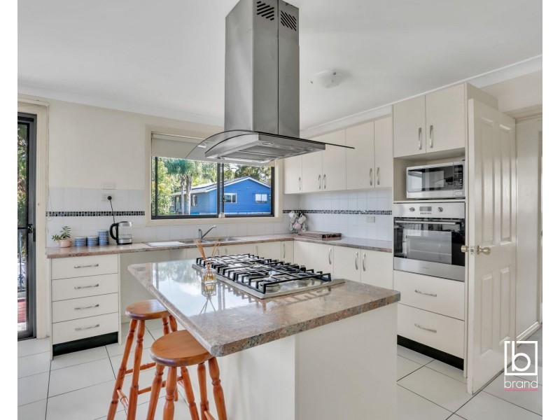 86 Cams Boulevard, Summerland Point NSW 2259