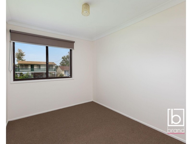 33 Campbell Parade, Mannering Park NSW 2259