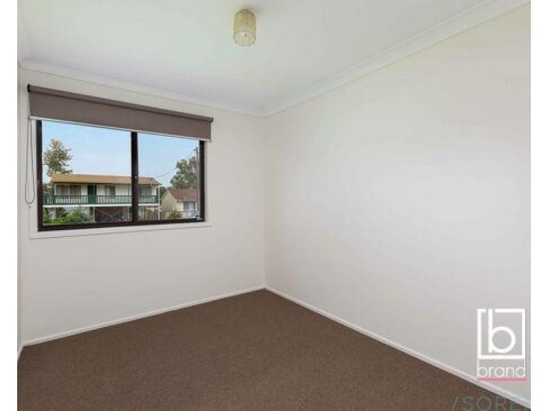 33 Campbell Parade, Mannering Park NSW 2259