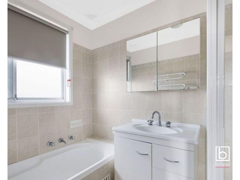 1 Esther Close, Gorokan NSW 2263