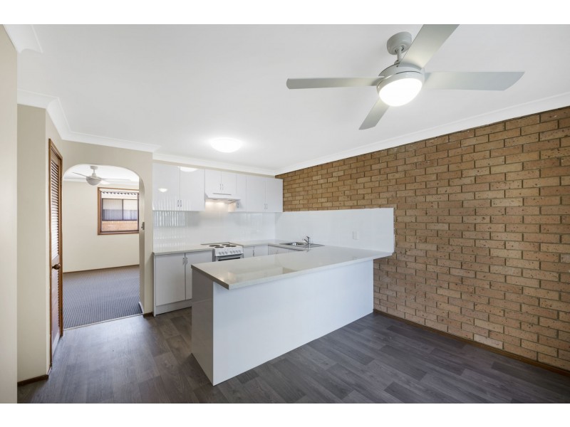 2/122-124 Wallarah Road, Gorokan NSW 2263