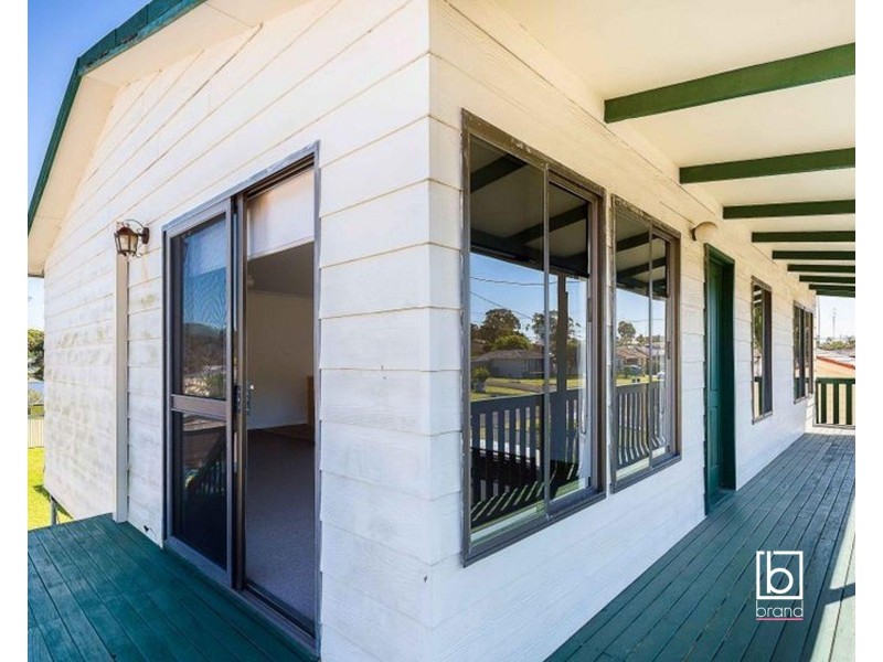 26 Campbell Parade, Mannering Park NSW 2259