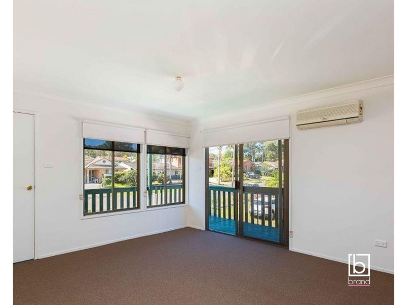 26 Campbell Parade, Mannering Park NSW 2259