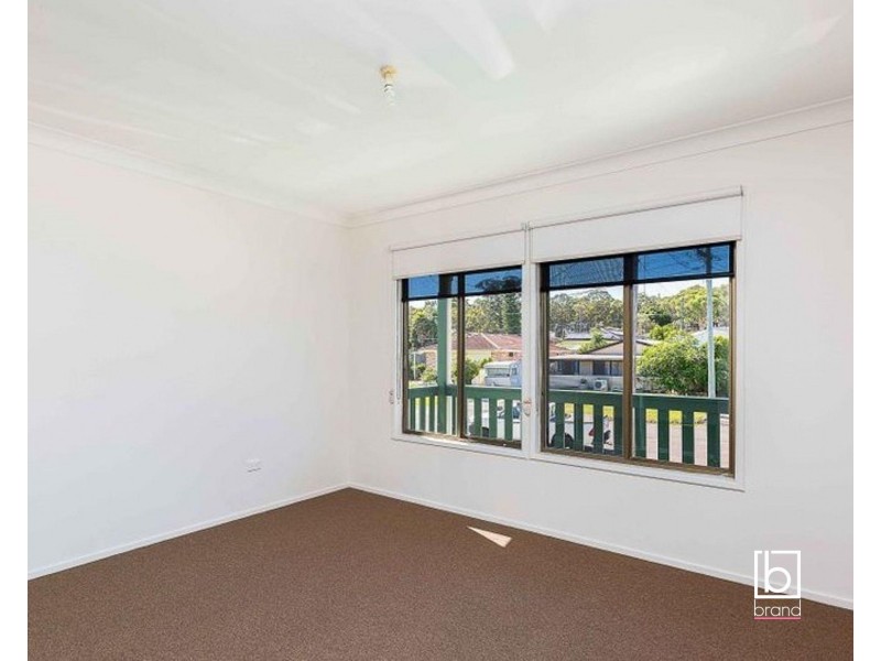 26 Campbell Parade, Mannering Park NSW 2259