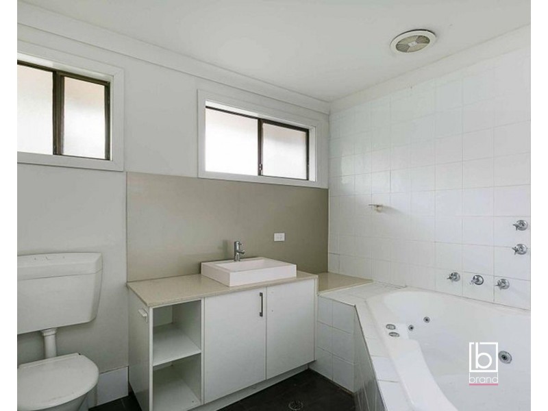 19 Warwick Avenue, Mannering Park NSW 2259