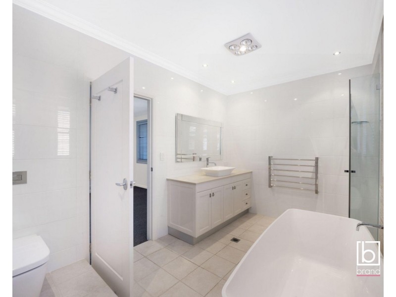 4 Eulalia Avenue, Point Frederick NSW 2250