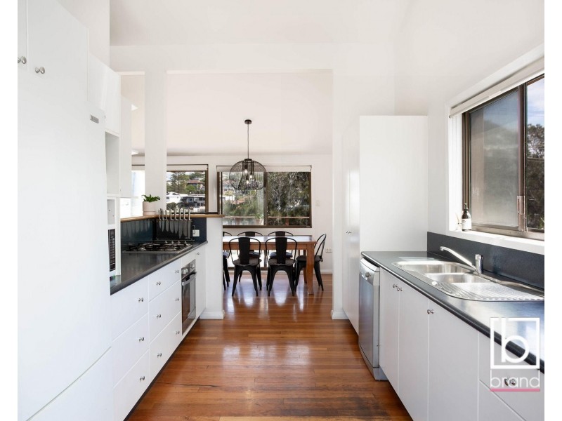 24 Lake View Road, Wamberal NSW 2260