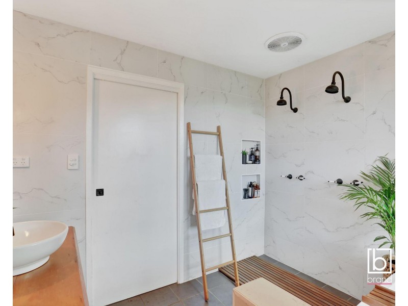 8 Woodview Road, Springfield NSW 2250
