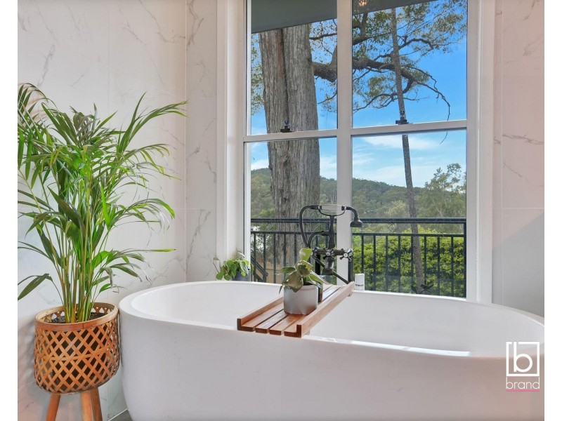 8 Woodview Road, Springfield NSW 2250