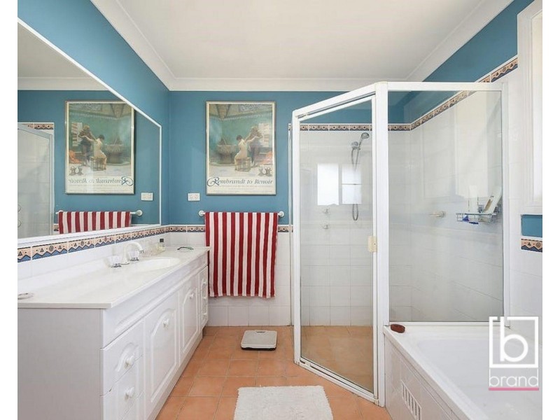 8 Madison Place, Berkeley Vale NSW 2261