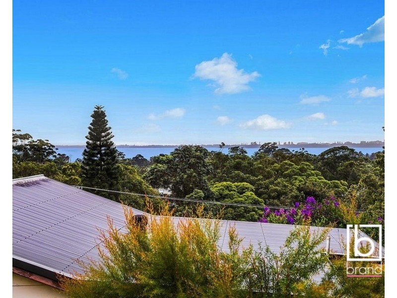 8 Madison Place, Berkeley Vale NSW 2261