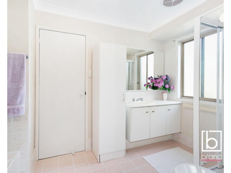 8 Windsong Place, Tuggerah NSW 2259