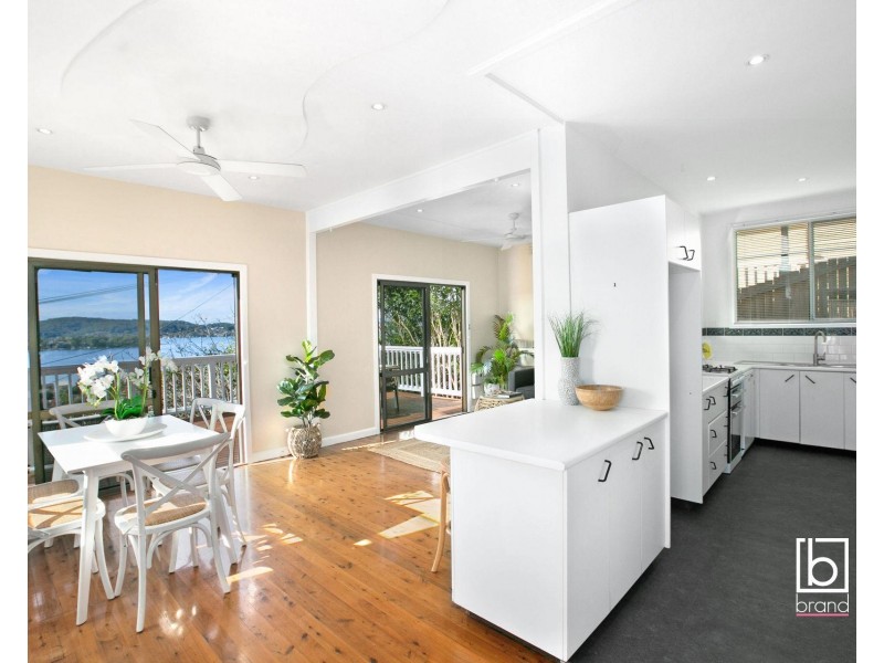 11 Hughes Street, Point Clare NSW 2250