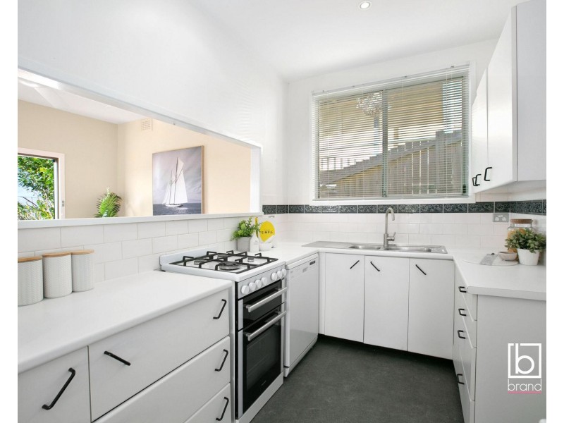 11 Hughes Street, Point Clare NSW 2250