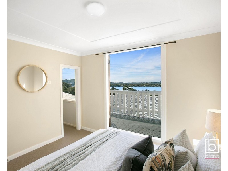 11 Hughes Street, Point Clare NSW 2250