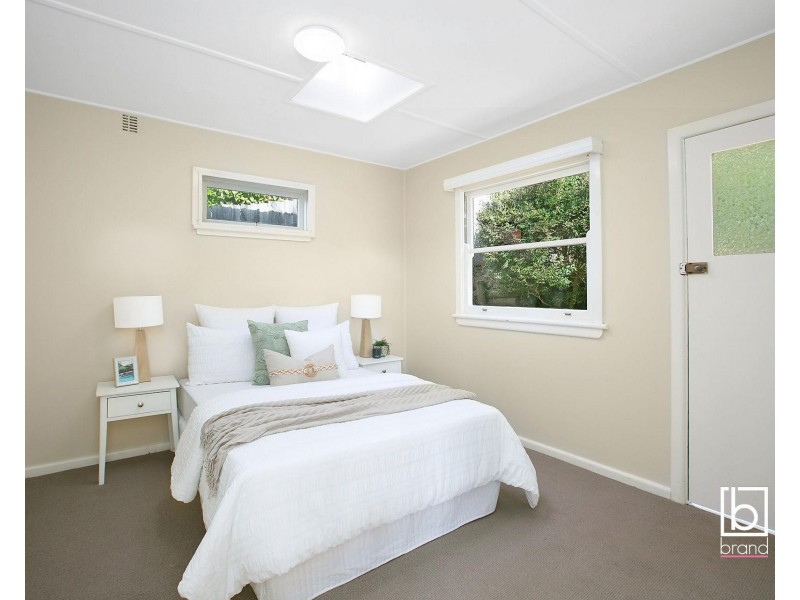 11 Hughes Street, Point Clare NSW 2250