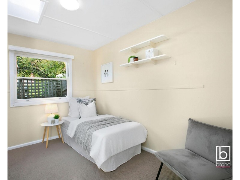 11 Hughes Street, Point Clare NSW 2250