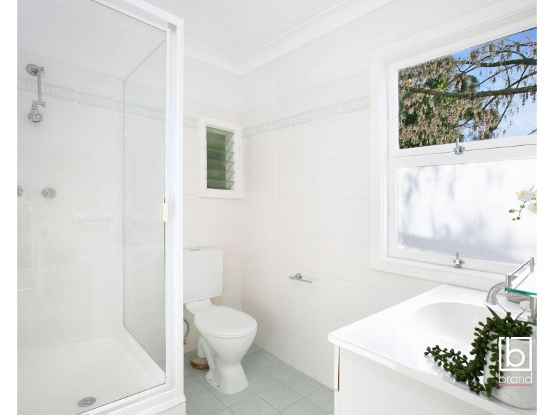 11 Hughes Street, Point Clare NSW 2250